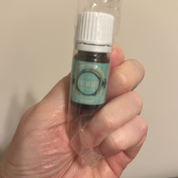 Young Living Essential Oils - lot of 13 unopened bottles - Picture 5 of 6